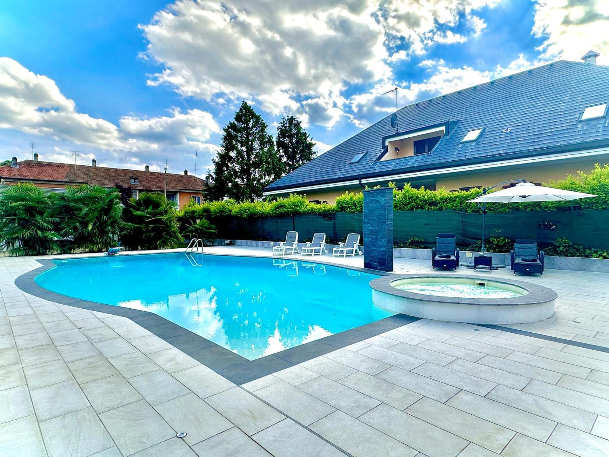 Appartamento In Villa Con Piscina Privata E Jacuzzi Ad Uso Esclusivo Rivarolo Canavese Buitenkant foto